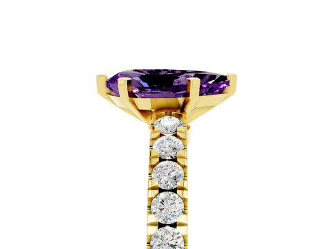 Yellow gold Pear Cut Solitaire Diamond with Pavé Band and Four-Prong Setting_5