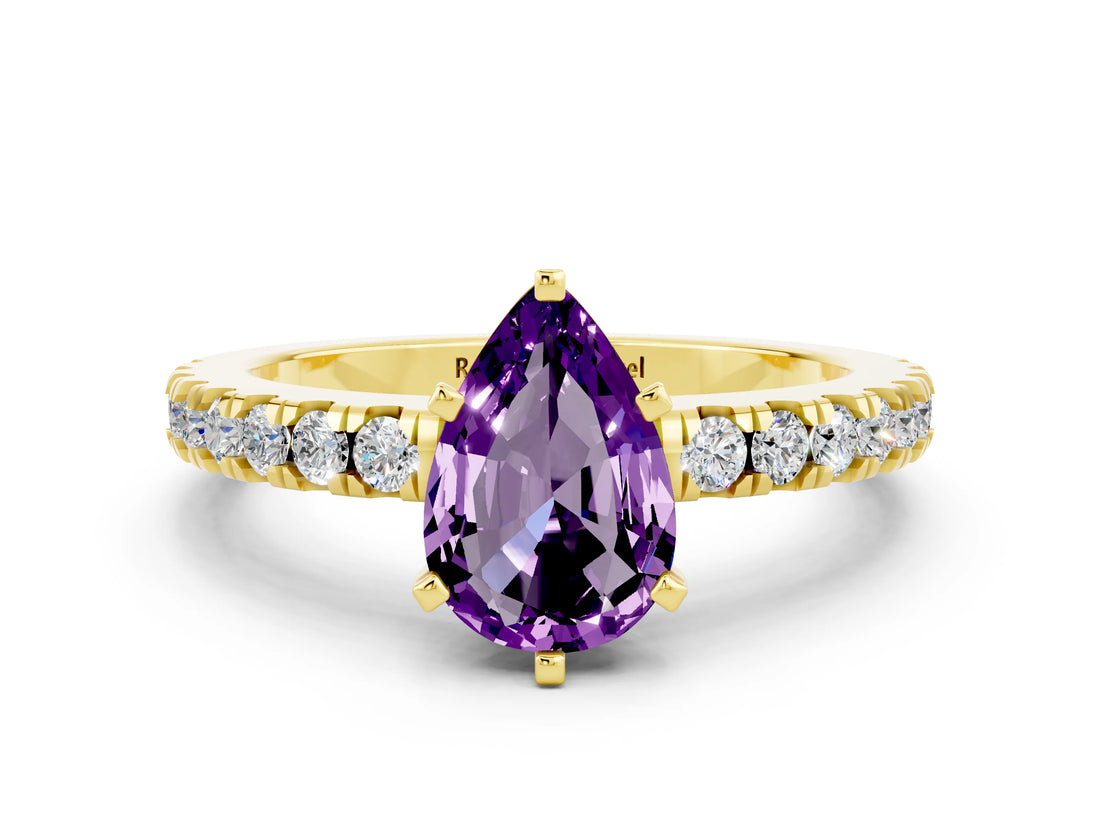 Yellow gold Pear Cut Solitaire Diamond with Pavé Band and Four-Prong Setting