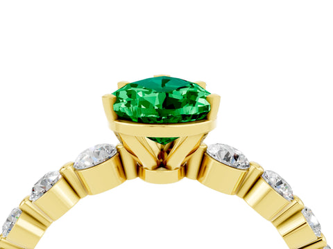 Yellow gold Pear Cut Solitaire Emerald Ring with Pave Band and Four-Prong Setting_4