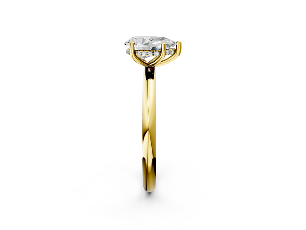 Yellow gold Pear Cut Solitaire Engagement Ring with Four-Prong Setting and Classic Band