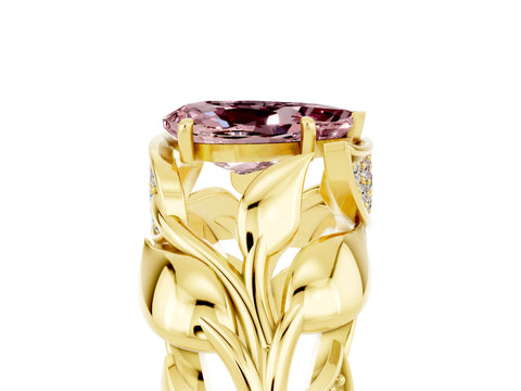 Yellow gold Pear Cut Solitaire Leaf-Inspired Engagement Ring with Prong Setting_5
