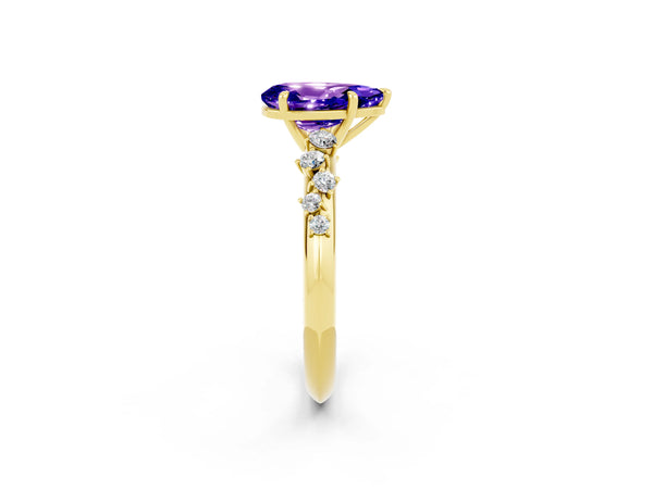 Yellow gold Pear Cut Tanzanite Cluster Side Stone Solitaire Ring with Prong Setting