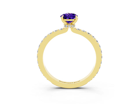 Yellow gold Pear Cut Tanzanite Solitaire Engagement Ring with Pavé Band and Four-Prong Setting_3