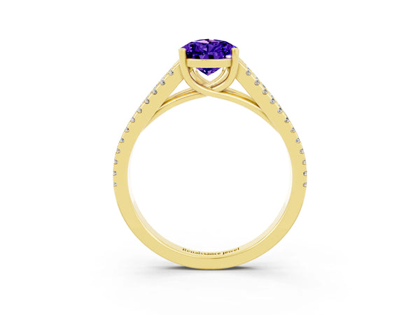 Yellow gold Pear Cut Tanzanite Solitaire Engagement Ring with Split Shank Pavé Band