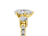 Yellow gold Pear Cut Three-Stone Diamond Pavé Band with Prong Setting_64