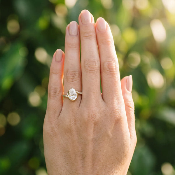 Yellow gold Pear Solitaire Twist Band with Channel-Set Diamonds and Four-Prong Setting