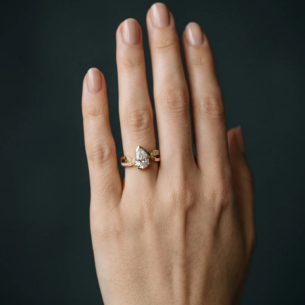 Yellow gold Pear Solitaire Twisted Band with Prong Setting