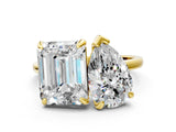 Yellow gold Pear and Emerald Toi Moi Ring with Prong Setting and Plain Band_36