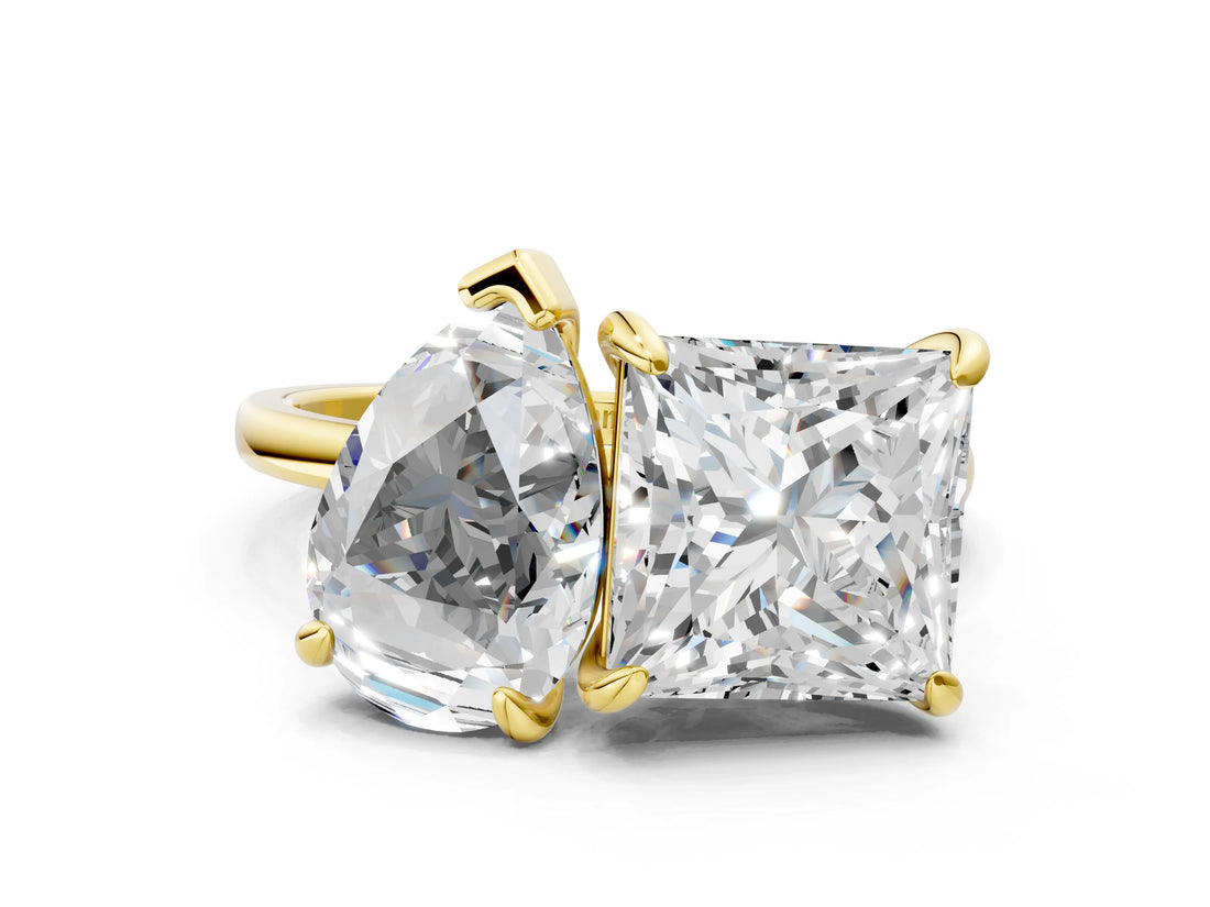 Yellow gold Pear and Princess Toi Moi Ring with Prong Setting and Plain Band