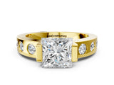 Yellow gold Princess Brilliant Channel-Set Diamond Ring with Bezel Prong Setting_6