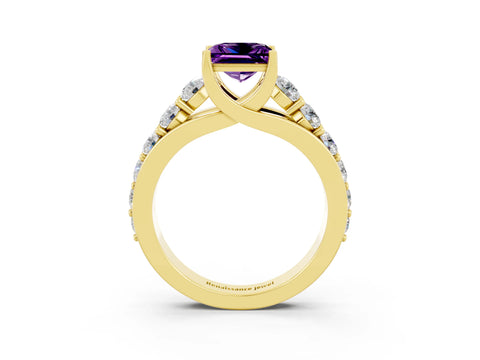 Yellow gold Princess Cut Amethyst Engagement Ring with Pavé Band and Four-Prong Setting_3