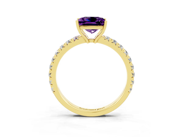 Yellow gold Princess Cut Amethyst Pavé Solitaire Engagement Ring with Four-Prong Setting