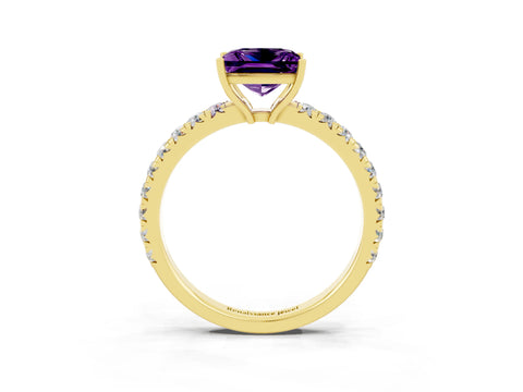 Yellow gold Princess Cut Amethyst Pavé Solitaire Engagement Ring with Four-Prong Setting_15