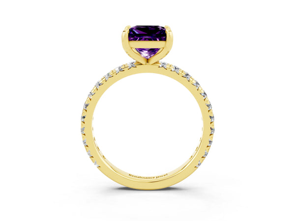 Yellow gold Princess Cut Amethyst Pavé Solitaire Ring with Round Band and Prong Setting