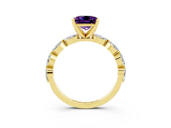 Yellow gold Princess Cut Amethyst Ring with Marquise Side Stones and Prong Setting