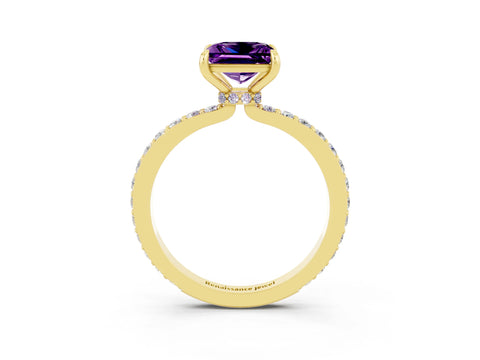 Yellow gold Princess Cut Amethyst Ring with Pavé Band and Four-Prong Setting_3