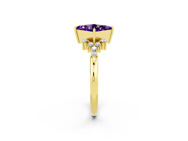Yellow gold Princess Cut Amethyst Ring with Side Stones and Four-Prong Setting