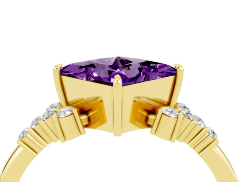 Yellow gold Princess Cut Amethyst Ring with Side Stones and Four-Prong Setting_40