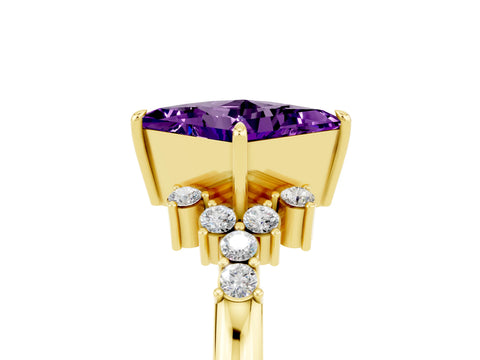 Yellow gold Princess Cut Amethyst Ring with Side Stones and Four-Prong Setting_41