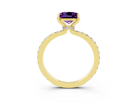 Yellow gold Princess Cut Amethyst Solitaire Engagement Ring with Pavé Band and Four-Prong Setting_3