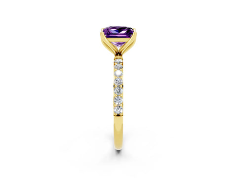 Yellow gold Princess Cut Amethyst Solitaire Engagement Ring with Pavé Band and Prong Setting_2
