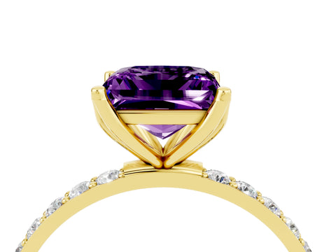 Yellow gold Princess Cut Amethyst Solitaire Engagement Ring with Pavé Band and Prong Setting_4