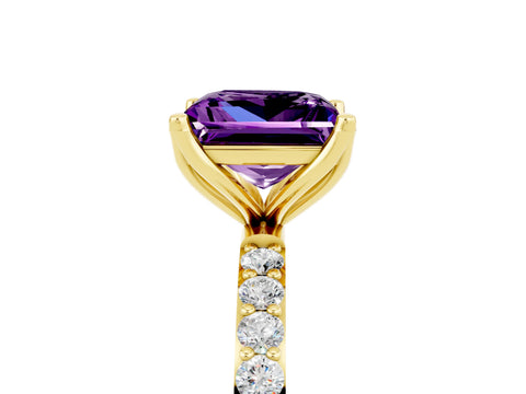 Yellow gold Princess Cut Amethyst Solitaire Engagement Ring with Pavé Band and Prong Setting_5