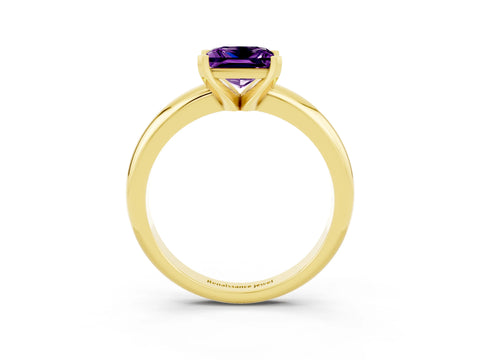Yellow gold Princess Cut Amethyst Solitaire Engagement Ring with Round Band and Four-Prong Setting_3