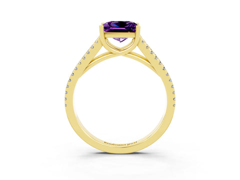 Yellow gold Princess Cut Amethyst Solitaire Engagement Ring with Split Shank Pavé Band_3