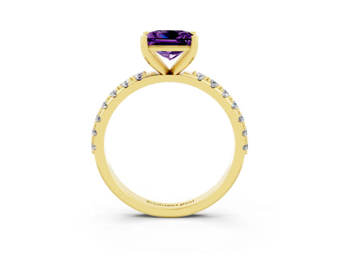 Yellow gold Princess Cut Amethyst Solitaire Pavé Band with Four-Prong Setting_3