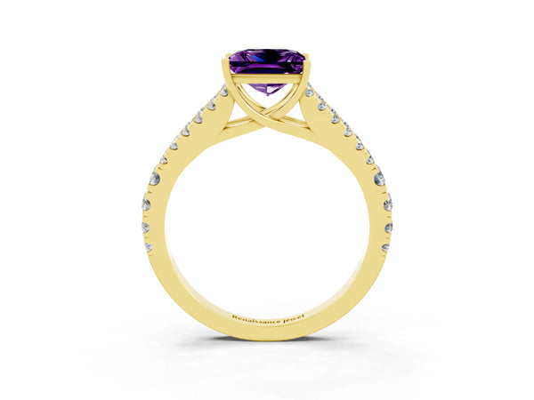 Yellow gold Princess Cut Amethyst Split Shank Pavé Engagement Ring with Four-Prong Setting