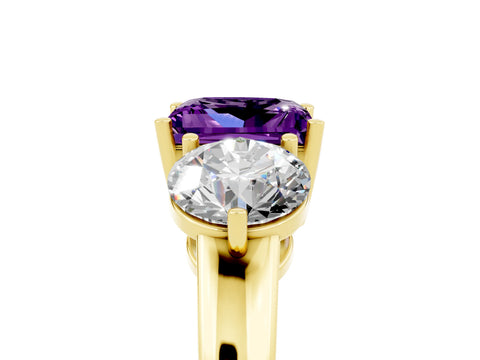 Yellow gold Princess Cut Amethyst Three-Stone Ring with Prong Setting and Classic Band_5