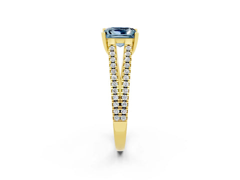 Yellow gold Princess Cut Aquamarine Solitaire Engagement Ring with Split Shank Pavé Band_2