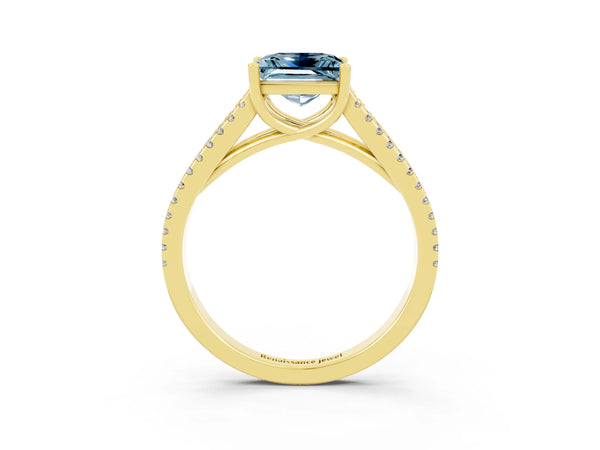 Yellow gold Princess Cut Aquamarine Solitaire Engagement Ring with Split Shank Pavé Band