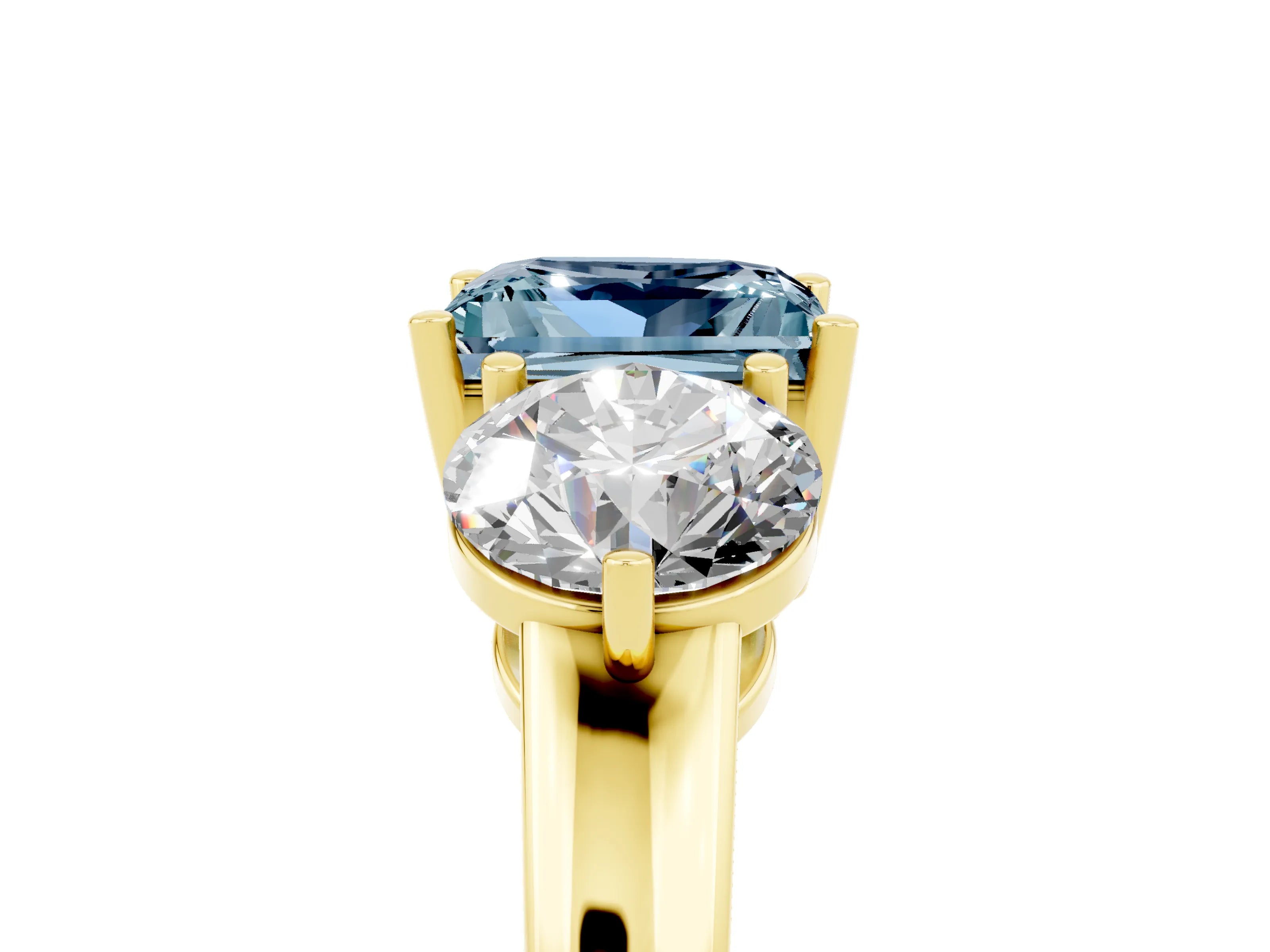 Yellow gold Princess Cut Aquamarine Three-Stone Ring with Prong Setting and Classic Band_5