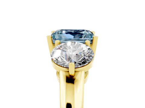 Yellow gold Princess Cut Aquamarine Three-Stone Ring with Prong Setting and Classic Band_5