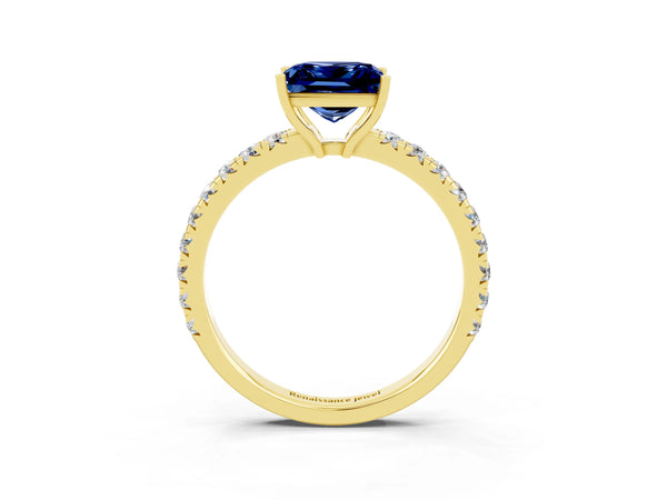 Yellow gold Princess Cut Blue Sapphire Pavé Solitaire Engagement Ring with Four-Prong Setting