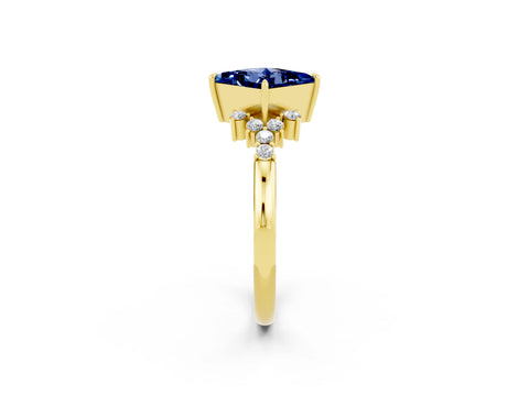 Yellow gold Princess Cut Blue Sapphire Ring with Side Stones and Four-Prong Setting_38
