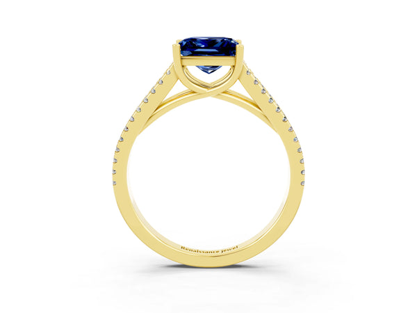 Yellow gold Princess Cut Blue Sapphire Solitaire Engagement Ring with Split Shank Pavé Band