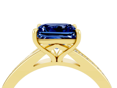 Yellow gold Princess Cut Blue Sapphire Solitaire Ring with Pavé Band and Prong Setting_4