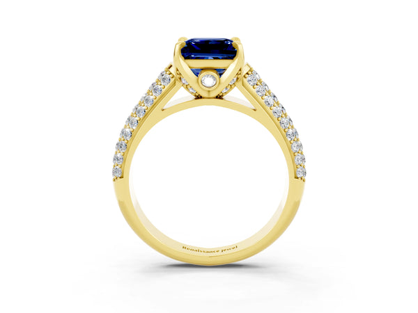 Yellow gold Princess Cut Blue Sapphire Solitaire Ring with Three-Row Pavé Band and Four-Prong Setting