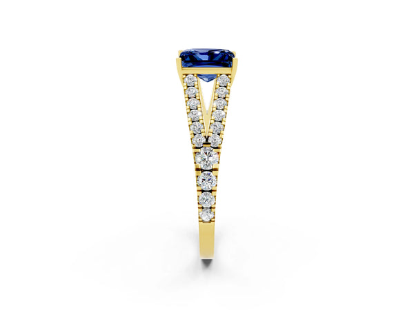 Yellow gold Princess Cut Blue Sapphire Split Shank Pavé Engagement Ring with Four-Prong Setting