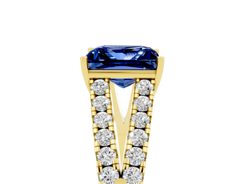 Yellow gold Princess Cut Blue Sapphire Split Shank Pavé Engagement Ring with Four-Prong Setting_17