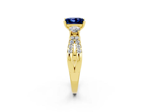 Yellow gold Princess Cut Blue Sapphire Three-Stone Ring with Pavé Split Shank and Four-Prong Setting_2