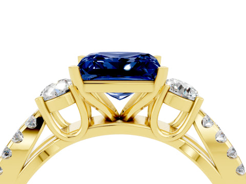 Yellow gold Princess Cut Blue Sapphire Three-Stone Ring with Pavé Split Shank and Four-Prong Setting_4