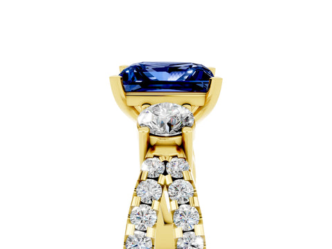 Yellow gold Princess Cut Blue Sapphire Three-Stone Ring with Pavé Split Shank and Four-Prong Setting_5