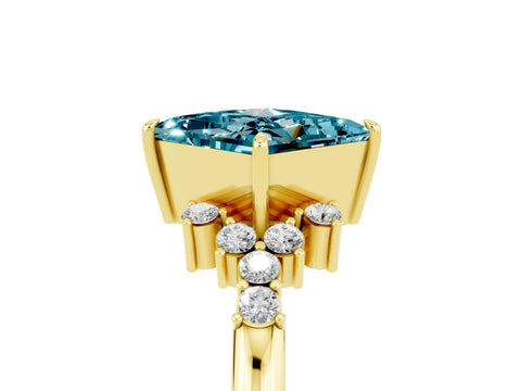Yellow gold Princess Cut Blue Topaz Ring with Side Stones and Four-Prong Setting_41