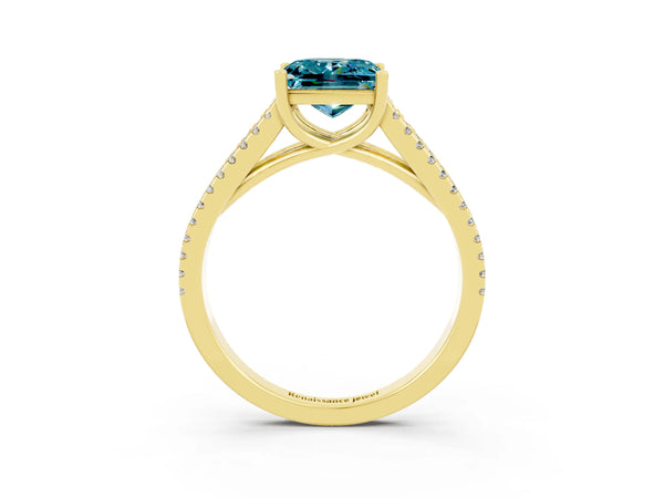 Yellow gold Princess Cut Blue Topaz Solitaire Engagement Ring with Split Shank Pavé Band