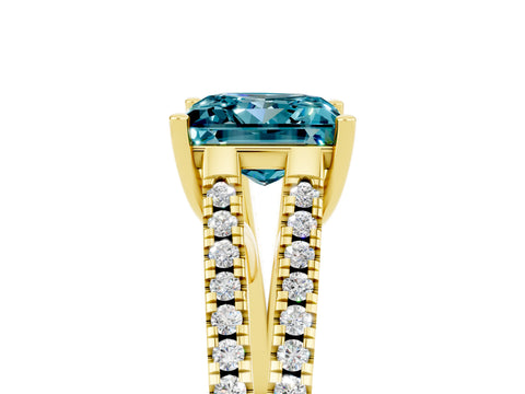 Yellow gold Princess Cut Blue Topaz Solitaire Engagement Ring with Split Shank Pavé Band_5
