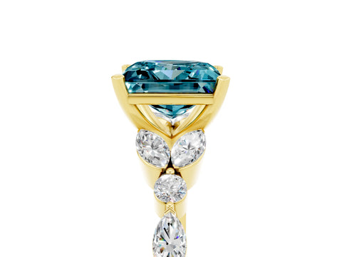 Yellow gold Princess Cut Blue Topaz Solitaire Ring with Side Stones and Four-Prong Setting_17